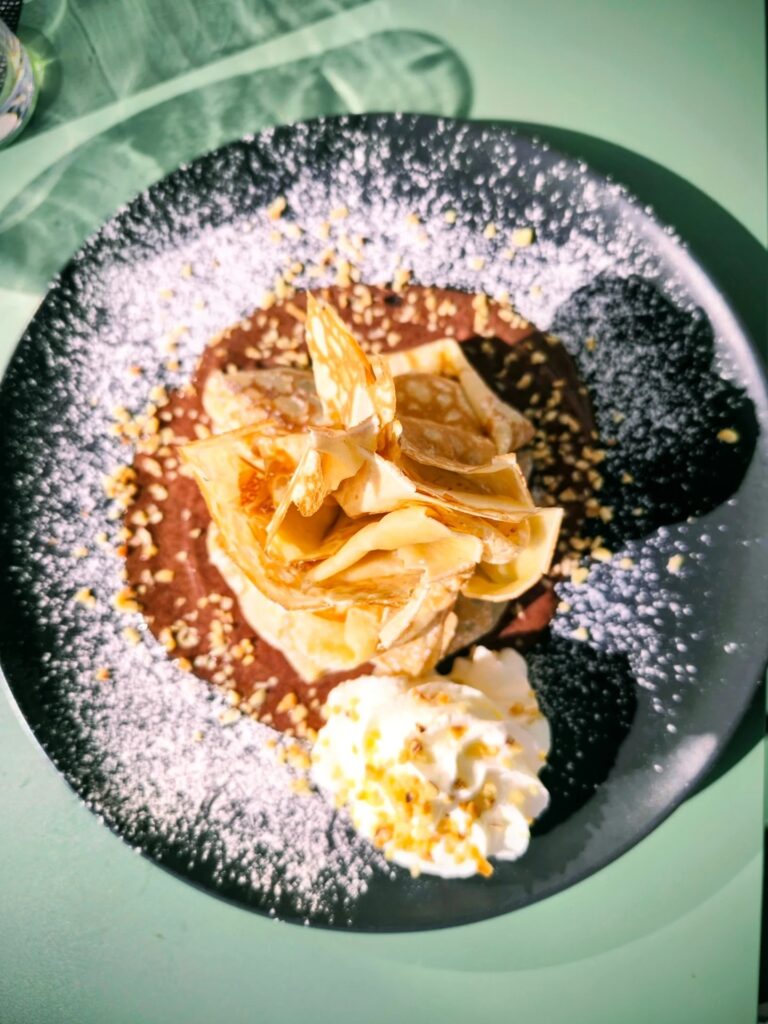 ☀️La crêpe de Mars ==> Ballotin de crêpe poires confites, chocolat praliné, chantilly, noisettes.☀️